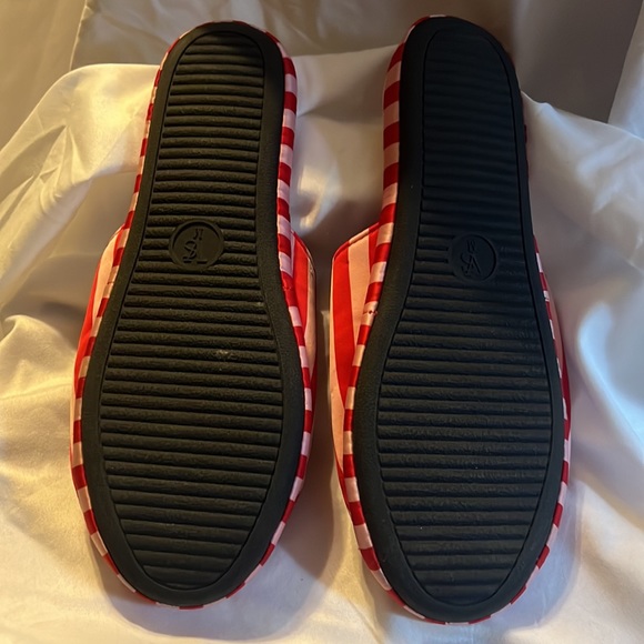 GUC Victoria’s Secret slippers. Size Medium. - Picture 4 of 9